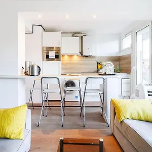 1 Bedroom/clim/wifi, St Michel Station , Toulouse France